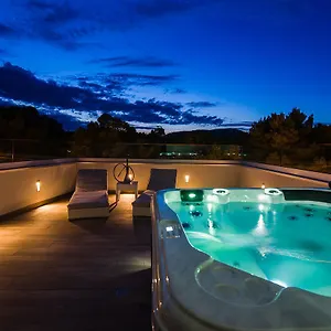 Nieves Villa